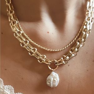 Ovo Pearl Chain Necklace